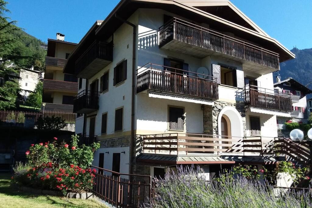 Ferrari'S: Bright Apartment With Magnificent View Chiesa in Valmalenco Exterior photo
